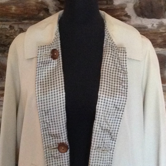 A Rainy Day Coat - Picture 7 of 7